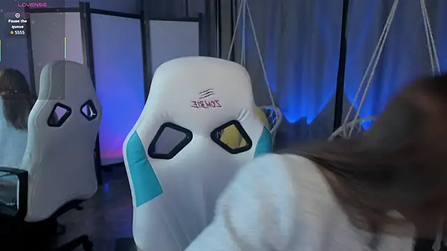 Snapshot of kaisajenner chatting on 11/28/25, 09:17 kaisajenner online show from 11/28/25, 09:17