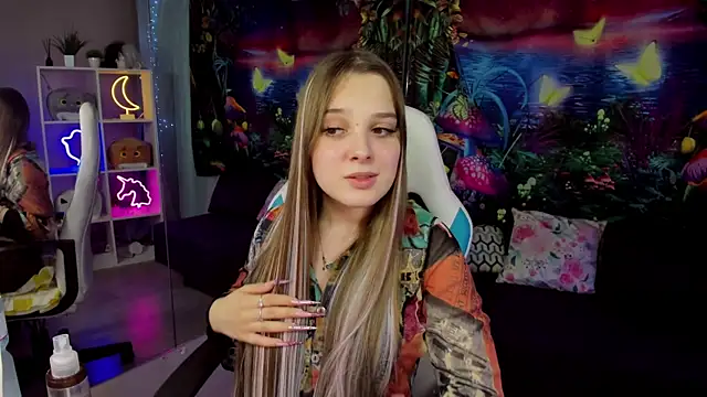 Snapshot of kaisajenner chatting on 06/05/26, 11:21 kaisajenner online show from 06/05/26, 11:21