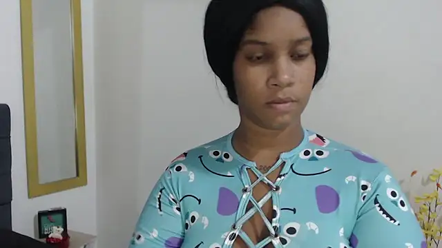 Snapshot of CanelaFierce chatting on 09/27/25, 10:15 CanelaFierce online show from 09/27/25, 10:15