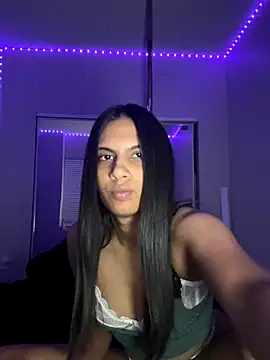 Snapshot of Liyah_19 chatting on 11/16/25, 06:30 Liyah 19 online show from 11/16/25, 06:30