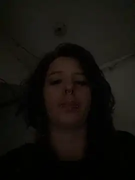 Snapshot of AriYokai chatting on 11/17/25, 01:22 AriYokai online show from 11/17/25, 01:22