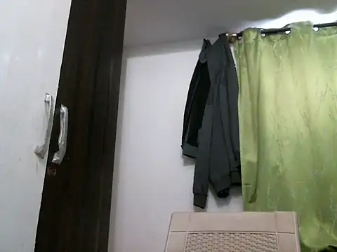 Snapshot of indianhairybull chatting on 11/16/25, 04:51 indianhairybull online show from 11/16/25, 04:51