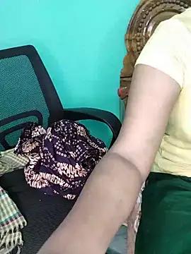 Snapshot of monekhan123 chatting on 05/15/26, 03:30 monekhan123 online show from 05/15/26, 03:30