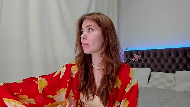 Snapshot of Ella_Mayers chatting on 02/16/25, 03:04 Ella Mayers online show from 02/16/25, 03:04