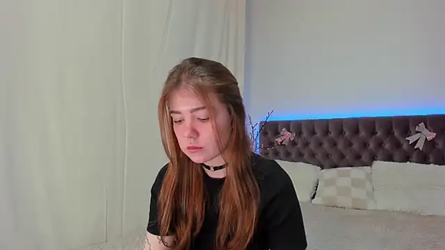 Snapshot of Ella_Mayers chatting on 03/08/25, 12:33 Ella Mayers online show from 03/08/25, 12:33