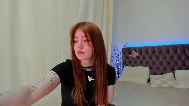Snapshot of Ella_Mayers chatting on 03/20/25, 03:23 Ella Mayers online show from 03/20/25, 03:23