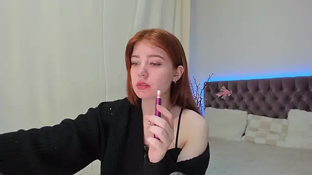 Snapshot of Ella_Mayers chatting on 03/21/25, 01:24 Ella Mayers online show from 03/21/25, 01:24