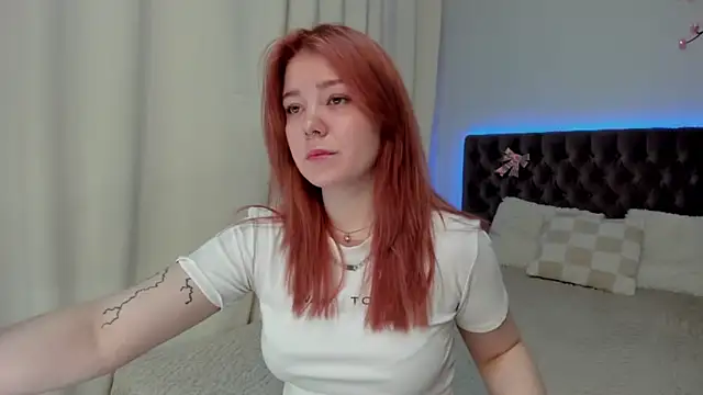 Snapshot of Ella_Mayers chatting on 09/14/25, 12:26 Ella Mayers online show from 09/14/25, 12:26