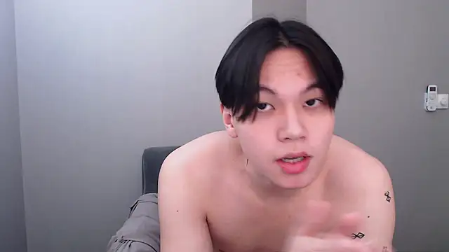 Snapshot of just_gay_ chatting on 02/25/25, 09:24 just gay  online show from 02/25/25, 09:24