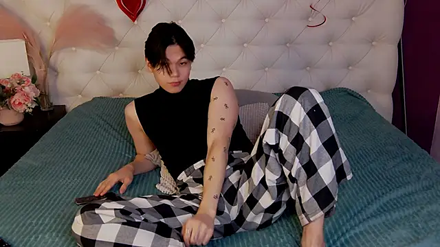 Snapshot of just_gay_ chatting on 02/28/25, 01:36 just gay  online show from 02/28/25, 01:36