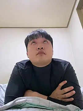 Snapshot of offwhite777 chatting on 01/31/25, 01:56 offwhite777 online show from 01/31/25, 01:56