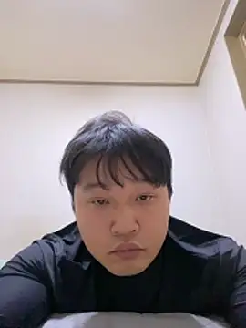 Snapshot of offwhite777 chatting on 02/04/25, 02:43 offwhite777 online show from 02/04/25, 02:43