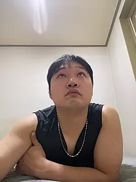 Snapshot of offwhite777 chatting on 02/17/25, 06:31 offwhite777 online show from 02/17/25, 06:31