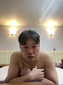 Snapshot of offwhite777 chatting on 02/19/25, 08:10 offwhite777 online show from 02/19/25, 08:10