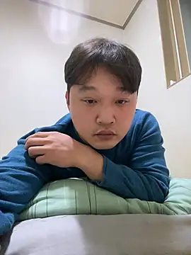 Snapshot of offwhite777 chatting on 02/21/25, 11:22 offwhite777 online show from 02/21/25, 11:22