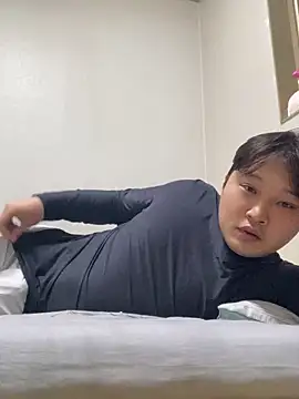 Snapshot of offwhite777 chatting on 03/16/25, 10:44 offwhite777 online show from 03/16/25, 10:44