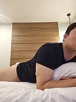 offwhite777 online show from 12/04/25, 12:58