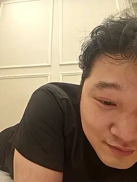 Snapshot of offwhite777 chatting on 06/21/26, 11:13 offwhite777 online show from 06/21/26, 11:13