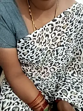 Snapshot of Tamil_Meera12 chatting on 02/10/25, 08:53 Tamil Meera12 online show from 02/10/25, 08:53