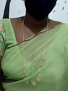 Snapshot of Tamil_Meera12 chatting on 09/11/25, 06:35 Tamil Meera12 online show from 09/11/25, 06:35