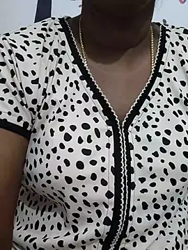 Snapshot of Tamil_Meera12 chatting on 09/28/25, 07:03 Tamil Meera12 online show from 09/28/25, 07:03