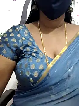 Snapshot of Tamil_Meera12 chatting on 10/07/25, 06:32 Tamil Meera12 online show from 10/07/25, 06:32
