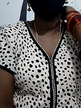 Snapshot of Tamil_Meera12 chatting on 10/08/25, 11:30 Tamil Meera12 online show from 10/08/25, 11:30