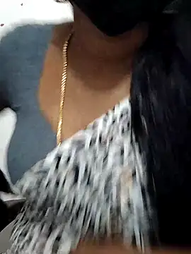 Snapshot of Tamil_Meera12 chatting on 10/10/25, 06:45 Tamil Meera12 online show from 10/10/25, 06:45