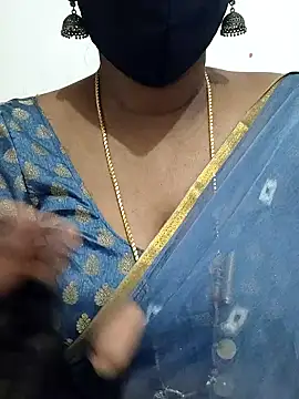 Snapshot of Tamil_Meera12 chatting on 10/18/25, 06:48 Tamil Meera12 online show from 10/18/25, 06:48