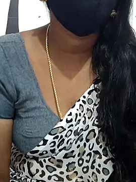 Snapshot of Tamil_Meera12 chatting on 10/24/25, 07:38 Tamil Meera12 online show from 10/24/25, 07:38