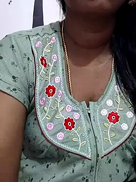 Snapshot of Tamil_Meera12 chatting on 10/26/25, 11:27 Tamil Meera12 online show from 10/26/25, 11:27