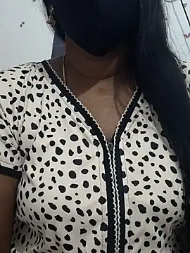 Snapshot of Tamil_Meera12 chatting on 11/04/25, 06:12 Tamil Meera12 online show from 11/04/25, 06:12