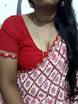 Snapshot of Tamil_Meera12 chatting on 11/17/25, 06:14 Tamil Meera12 online show from 11/17/25, 06:14