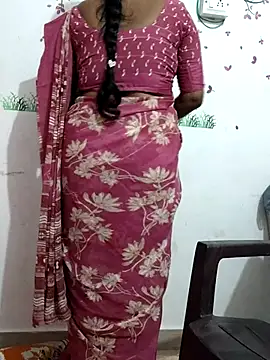 Snapshot of Tamil_Meera12 chatting on 11/18/25, 07:13 Tamil Meera12 online show from 11/18/25, 07:13