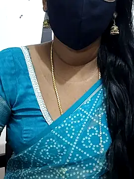 Snapshot of Tamil_Meera12 chatting on 11/23/25, 11:32 Tamil Meera12 online show from 11/23/25, 11:32