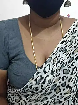 Snapshot of Tamil_Meera12 chatting on 11/30/25, 11:25 Tamil Meera12 online show from 11/30/25, 11:25