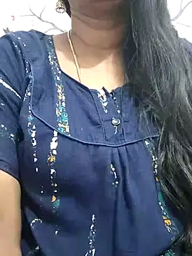 Snapshot of Tamil_Meera12 chatting on 12/17/25, 03:23 Tamil Meera12 online show from 12/17/25, 03:23