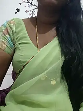 Snapshot of Tamil_Meera12 chatting on 12/19/25, 06:42 Tamil Meera12 online show from 12/19/25, 06:42