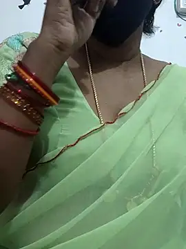 Snapshot of Tamil_Meera12 chatting on 12/19/25, 06:59 Tamil Meera12 online show from 12/19/25, 06:59