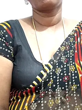 Snapshot of Tamil_Meera12 chatting on 02/13/26, 05:31 Tamil Meera12 online show from 02/13/26, 05:31