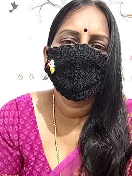 Snapshot of Tamil_Meera12 chatting on 03/31/26, 05:02 Tamil Meera12 online show from 03/31/26, 05:02