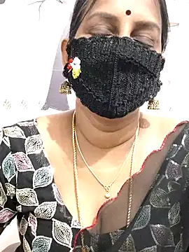 Snapshot of Tamil_Meera12 chatting on 04/05/26, 04:48 Tamil Meera12 online show from 04/05/26, 04:48