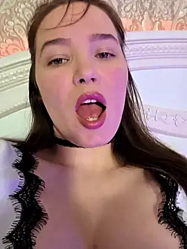 Snapshot of GoddessYanaMironova chatting on 04/13/26, 12:05 GoddessYanaMironova online show from 04/13/26, 12:05