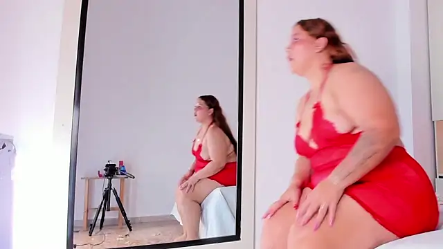 Snapshot of PauletteLannee chatting on 02/14/25, 09:32 PauletteLannee online show from 02/14/25, 09:32