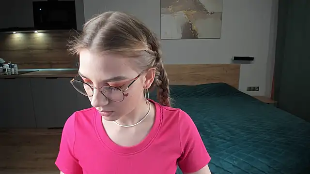 Snapshot of Enjoy_everymoment_ chatting on 02/14/25, 07:44 Enjoy everymoment online show from 02/14/25, 07:44