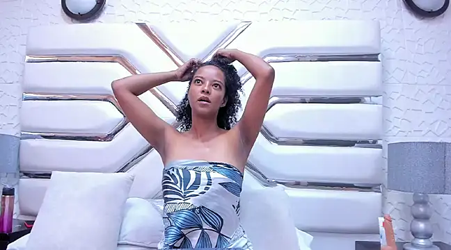 Snapshot of LottieBenz chatting on 02/06/25, 04:47 LottieBenz online show from 02/06/25, 04:47