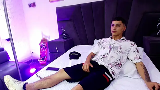 JhoanLeandro online show from 02/09/25, 04:25