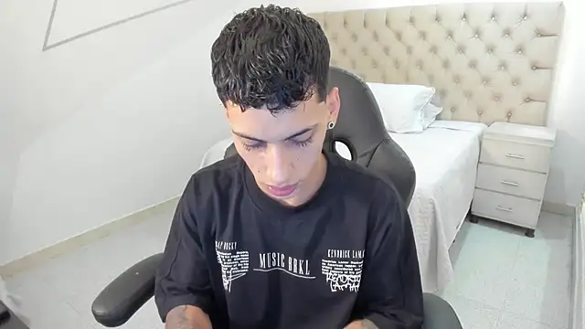 JhoanLeandro online show from 09/23/25, 05:32