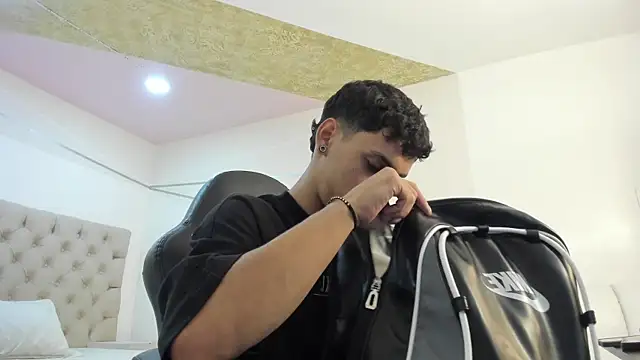 JhoanLeandro online show from 10/23/25, 04:12