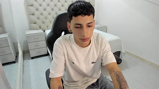 JhoanLeandro online show from 11/07/25, 04:23